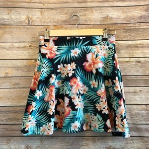 PINK Victoria’s Secret Tropical Floral Skater Mini Skirt Size Small